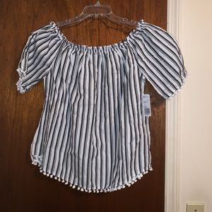 Forever 21 Tops - Woven Top/off shoulders black and white Forever 21 Tops - Woven Top/off shoulders black and white